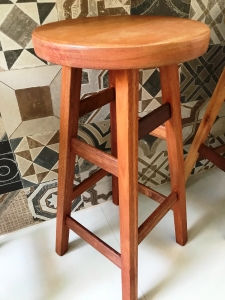 Banqueta  Alta alt.72 cm em Madeira Maciça