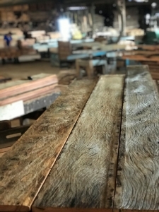 ASSOALHO PEROBA ROSA RÚSTICO  EM MADEIRA DEMOLIÇÃO LARG DE 19CM x 17MM         (Valor p/ M²)
